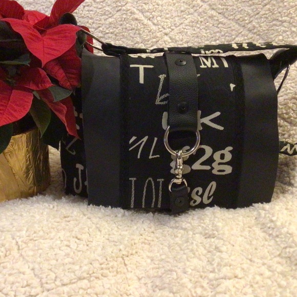 🎁Black and White Satchel Bag🎁 - Picture 2 of 10